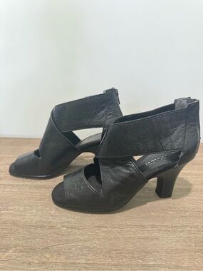AEROSOLES Black Leather Crisscross Peep-Toe Heels | Very Good Condition